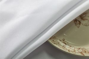 Elegante mantel blanco redondo de poliéster con borde dobladillo acabado Premium para cenas formales y celebraciones de aniversario - Product Image 6