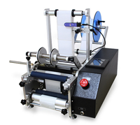 Machine d'étiquetage semi-automatique de petite taille pour bouteilles rondes en plastique, en verre PET, pour eau, vin, bière, canettes et tubes