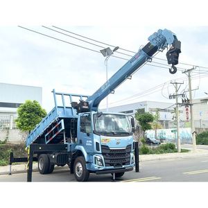 Camion-grue Dongfeng équipé d'une flèche télescopique de 8 tonnes, agile et flexible, idéal pour les travaux de manutention de ciment et d'acier sur courtes distances - Product Image 3