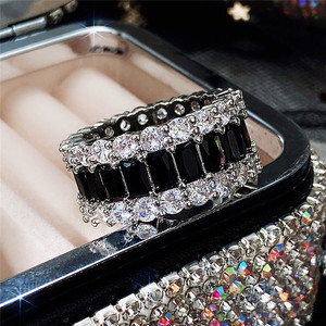 Anello di Lusso con Gemme a Grappolo per Donne, Gioiello da Dito Scintillante e alla Moda - Product Image 2