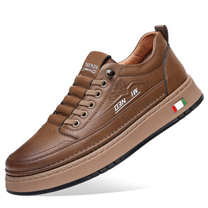 Zapatillas de cuero para hombre Chilowa, zapatos informales transpirables de tacón bajo para caminar con estilo - Product Image 5