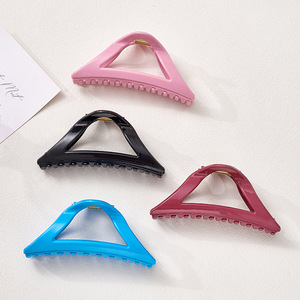 Fermaglio per Capelli a Triangolo Elegante e Semplice <span class=keywords><strong>2026</strong></span>, Nuovo Fermaglio Morbido in Gomma a Forma di Artiglio, Clip in Plastica Elegante per la Parte Posteriore della Testa - Product Image 1