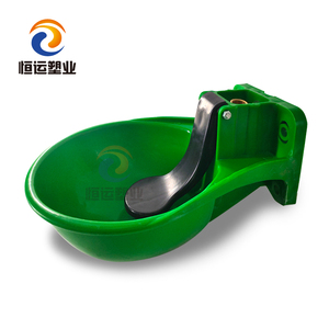 ระบบอุปกรณ์ให้น้ำอัตโนมัติแบบกระดิ่งสำหรับปศุสัตว์รุ่นใหม่ สำหรับวัว ม้า ถ้วยน้ำพลาสติกพร้อมวาล์วทองแดง - Product Image 1