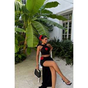 Ensemble décontracté deux pièces noir Marissa : Haut rayé et short avec logo, coupe courte et au-dessus du genou, idéal pour la saison automne - Product Image 2