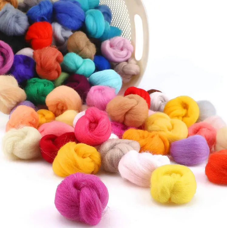 Commercio all'ingrosso 100 colori cono Bulk Pure Pencil Needle Thick Felting Roving Super Chunky Merino Felted Wool Yarn