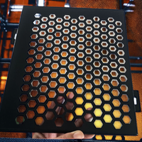 Filet de poinçonnage de tôle perforée hexagonale grille en métal perforé à trou hexagonal
