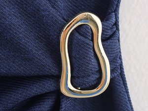 เสื้อสวมหัวผู้หญิง คอวีสองชั้น แขนกุด ผ้าทวิลล์ แฟชั่น - Product Image 5