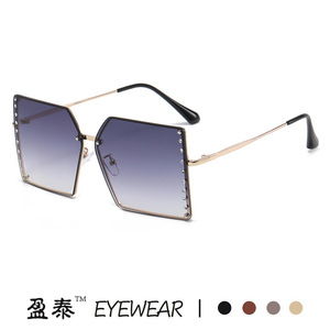 <b>Sunglasses</b> Large <b>Square</b> Frame Rhinestone Studded UV400 Protection Women Fashion Sunshades Gold Frame PC Lens - Product Image 4