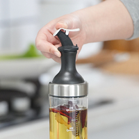 Distributeur d'huile et de vinaigre en silicone à ouverture unique, commandé d'un seul doigt, anti-goutte, bouteille Purist facile à utiliser