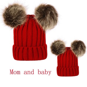 Bonnets d'hiver en tricot à double <span class=keywords><strong>pompon</strong></span> pour femmes et enfants <span class=keywords><strong>Bonnet</strong></span> en tricot crochet pour maman et moi <span class=keywords><strong>Bonnet</strong></span> à <span class=keywords><strong>deux</strong></span> pompons pour maman et moi Vente en gros - Product Image 6
