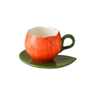 Tasse à café et soucoupe en céramique vintage peintes à la main sous glaçure, motif tulipe, vaisselle esthétique mignonne pour le thé de l'après-midi au bureau - Product Image 1