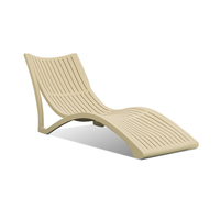 Chaise longue d'extérieur ergonomique en plastique en forme de S, imperméable, à lattes, pour piscine et resort