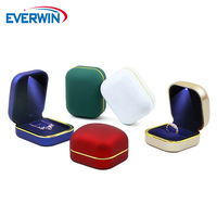 Boîte à bijoux de luxe EVERWIN avec éclairage LED, boîte à bagues en caoutchouc, doublure en velours, emballage pour pendentifs, boîte de rangement pour cadeaux
