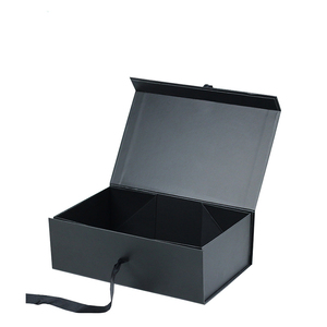 กล่องของขวัญกระดาษแข็งรูปทรงหนังสือสีดำแบบพับได้กล่องแม่เหล็กแบบฝาพับสำหรับวอดก้าฟองน้ำนูน - Product Image 1