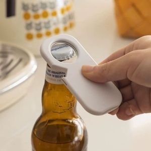 Abridor de botellas magnético de forma rectangular con imán para abrir cerveza y latas, uso doméstico - Product Image 1