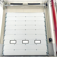 Porte sectionnelle électrique à ouverture latérale en aluminium robuste certifiée CE, résistante au vent, de style industriel moderne Cutedoor