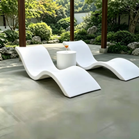 Chaise de piscine et table d'appoint en plastique pour mobilier de patio, jardin, plage, villa, terrasse de piscine et chaises longues de piscine, pour le loisir