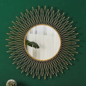 Miroir mural décoratif contemporain de 80 cm avec cadre en métal doré, fait main, pour décoration intérieure de salon, épaisseur 4 mm - Product Image 2