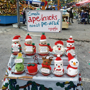 Poupées de Noël en laine au crochet personnalisées, jouets faits main à coudre et à tisser, cadeaux de Noël personnalisés pour bébés (Père Noël, Bonhomme de neige, Renne) - Product Image 3