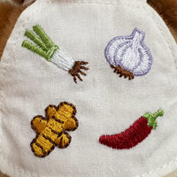 Porte-clés en peluche poussin de petite taille, jouet poussin avec bavoir pour machine à griffes, pendentif en peluche personnalisé