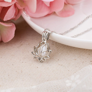 <span class=keywords><strong>Collana</strong></span> con Ciondolo a Forma <span class=keywords><strong>di</strong></span> <span class=keywords><strong>Fiore</strong></span> <span class=keywords><strong>di</strong></span> <span class=keywords><strong>Loto</strong></span> Lunare Luminoso che Brilla al Buio per Donne, Gioielli per Yoga, Preghiera e Buddismo - Product Image 6