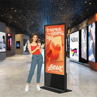 Kiosque tactile sur pied de 32 pouces avec écran numérique 4K, affichage publicitaire, certification IP65, garantie OEM d'un an pour utilisation à l'aéroport
