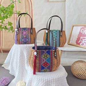 Bolso de Hombro Bohemio de Paja Tejida con Patrón Geométrico, Decoración de Borlas, Dos Asas y Parte Superior Abierta para Mujer - Product Image 1