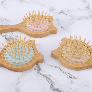 Peine <span class=keywords><strong>de</strong></span> masaje <span class=keywords><strong>con</strong></span> forma <span class=keywords><strong>de</strong></span> gatito <span class=keywords><strong>de</strong></span> dibujos animados para niños <span class=keywords><strong>con</strong></span> láser <span class=keywords><strong>de</strong></span> <span class=keywords><strong>madera</strong></span> <span class=keywords><strong>con</strong></span> bolsa <span class=keywords><strong>de</strong></span> aire y almohadilla <span class=keywords><strong>de</strong></span> goma para uso doméstico - Product Image 5