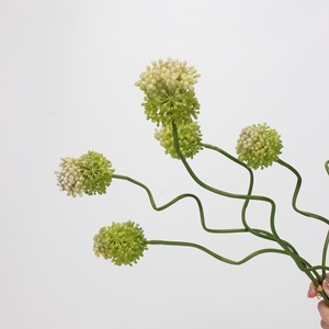 Ramo de Flores Artificiales de Alta Calidad, Hecho a Mano, con 2 Cabezas de Ajo, Ramas de Hojas de Plástico Suave, Mini Bayas para Boda - Product Image 5