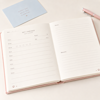 Journal pour chien LABON personnalisé A5 Pet Parade, avec nom personnalisé, couverture rigide rose, cœur doré, pour enregistrement quotidien, repas, promenades, notes de santé, et bande élastique.