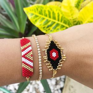 Bracelet artisanal en perles Miyuki, source de bonheur - Product Image 1