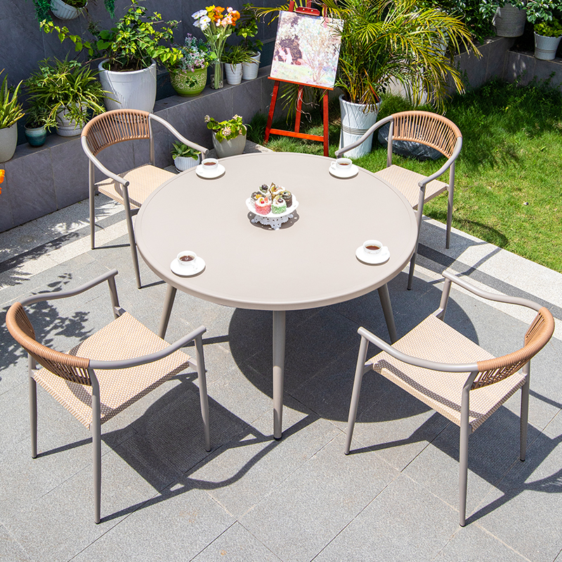 Table 80 NM+4 chaises