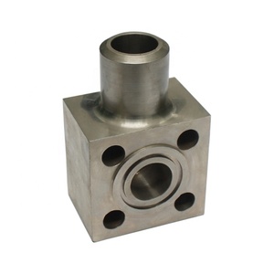 Servizio Professionale di Fresatura CNC: Base per Braccio Girevole in Alluminio con Trattamento Superficiale Anodizzato Argento - Product Image 1