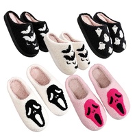 Chaussons d'hiver et d'automne chauds et douillets en coton unisexe avec broderie à carreaux cerises et semelle intercalaire en TPR pour femmes et hommes