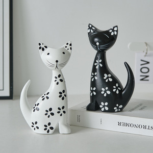 Ensemble de figurines de chat en bois de style minimaliste nordique, design floral noir et blanc, décoration de bureau à domicile - Product Image 1