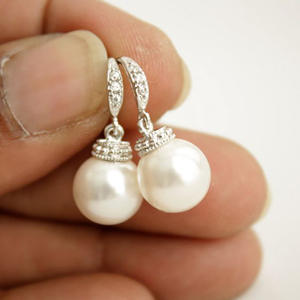 Pendientes elegantes chapados en oro blanco 925 con perlas Akoya para mujer, joyería de perlas cultivadas redondas de estilo clásico para boda - Product Image 1