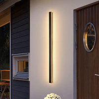 Lampe murale LED extérieure longue et étanche de style moderne pour hôtel, jardin, villa, avec construction métallique et CRI élevé 80