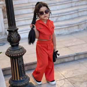 Completo Estivo 2026 per <span class=keywords><strong>Bambina</strong></span>: Giacca, Gilet, Top con Bottoni e Pantaloni Casual - Set Due Pezzi per Bambine - Product Image 3