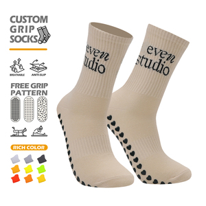 Chaussettes de yoga antidérapantes professionnelles pour femmes, échantillon gratuit, chaussettes de fitness de printemps, chaussettes à motif personnalisé tricotées pour le yoga et le Pilates - Product Image 3