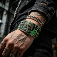 Bracelet en cuir PU avec fermoir tête de mort orné de strass, style gothique occidental, un accessoire élégant, polyvalent et distinctif.