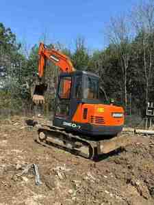 Excavatrice sur chenilles d'occasion Doosan DH60-7 6 tonnes, modèle 2022, faible nombre d'heures, bien entretenue, certifiée CE, moteur et pompe inclus. - Product Image 3