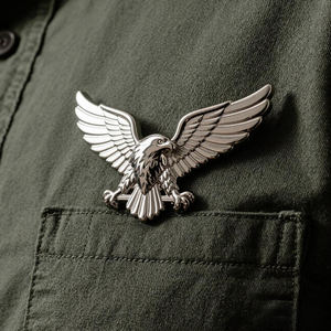 LOW-MOQ personnalisé aigle volant propagation-ailes Badge doux émail métal épinglette Vintage européen aigle Look hommes costume accessoire épingles - Product Image 5
