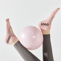 Chaussettes de yoga et de Pilates antidérapantes en bambou et coton pour femmes, avec logo personnalisé, sans coutures, pour trampoline et barre, vente en gros OEM