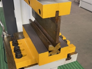 AOXUANZG Q35Y-16 Presse hydraulique automatique personnalisée de 60 tonnes pour le découpage et le poinçonnage du fer - Product Image 6