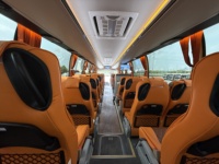 Autocar de tourisme haut de gamme neuf, personnalisé, 51 places, diesel, conduite à gauche, avec toilettes, 12,5 mètres de long, pare-brise double couche