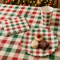Vaisselle de fête jetable en papier de style classique à thème écossais rouge et vert de Noël, 25 pièces, comprenant assiettes et serviettes