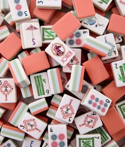 En stock – Nouveaux articles de <span class=keywords><strong>plage</strong></span> – Mini jeu de Mahjong de voyage de luxe en acrylique gravé à 4 couches, 160 tuiles rouges, édition américaine - Product Image 4
