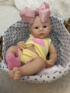 Muñeca Bebé Realista de 13 Pulgadas, Cuerpo Completo de Silicona Sólida, Lavable, Juguete Suave, Regalo para Niñas de 3 Años en Adelante - Product Image 5