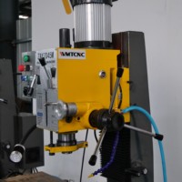 Petite fraiseuse verticale universelle manuelle ZAY7045M avec tête d'engrenage