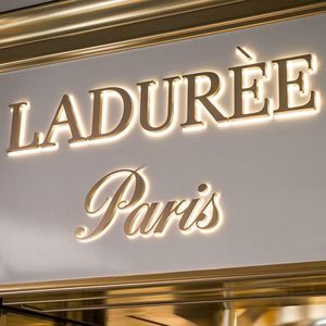 Bắt Mắt Chữ Kênh Tường Kim Loại Biểu Tượng Tùy Chỉnh LED Kinh Doanh Kinh Doanh Tên Dấu Hiệu Cửa Hàng Phía Trước Dấu Hiệu Tùy Chỉnh Thiết Kế Logo - Product Image 1